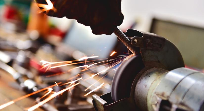 Figyelmeztető jel a cégeknek: csökkennek az új rendelések Amerikában