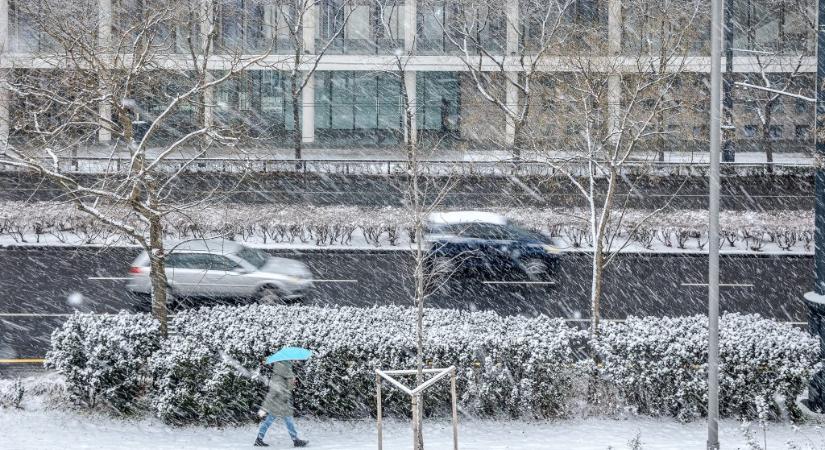 Komoly fennakadásokat okoz a hó szomszédos országokban