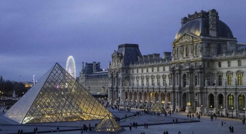 Ismét látogatható a párizsi Louvre múzeum