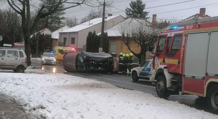 Hófogság fenyeget: óriási hótakaró jöhet Baranyában – ónos eső és hófúvás is nehezíti a helyzetet