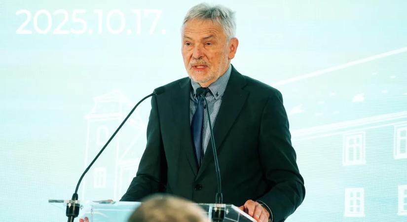 Mosonmagyaróvár polgármestere szerint minden háborús plakátot leszedettek a városban