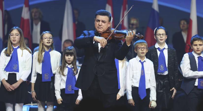 Mága Zoltán fontos üzenetet adott át