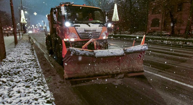 A várható havazások miatt az FKF azt kéri, hogy aki tudja, autó helyett inkább használja a közösségi közlekedést