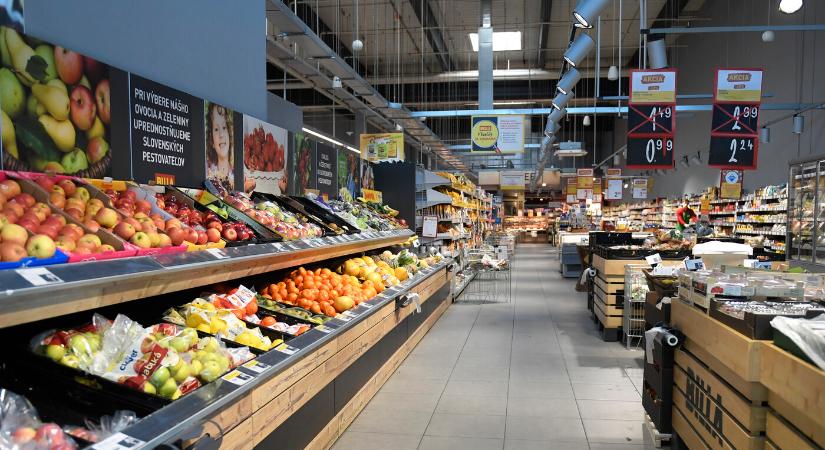 Nyitva tarthatnak a boltok január 6-án