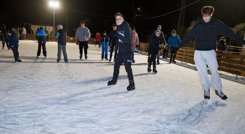 Vasárnap Spigiboy zenéjével zárta a szezont a jégpálya
