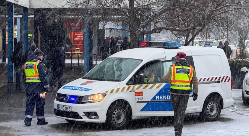 Sokkoló fotók a XI. kerületből: zebrán gázolta halálra az asszonyt a kukásautó
