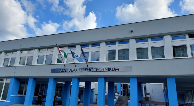 Csaknem negyvenen lettek rosszul egy zalaegerszegi iskolában egy befőttesüveg miatt