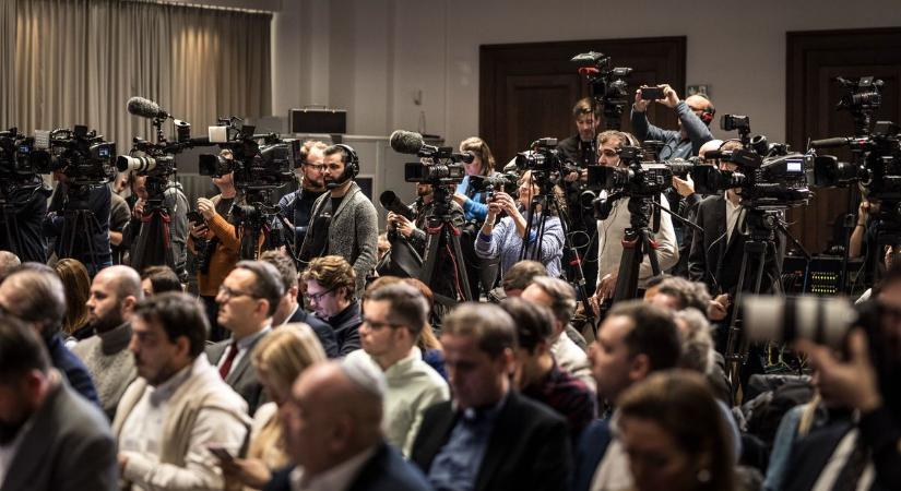Nekiestek Orbán Viktor sajtótájékoztatója utána kormányellenes redditezők az ellenzéki médiának