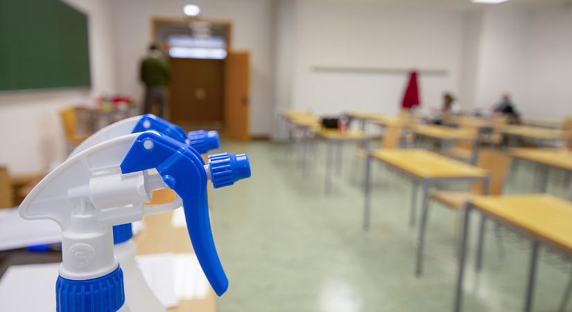 Vegyi anyagot tett az iskolába egy diák: több száz embert kellett kimenekíteni