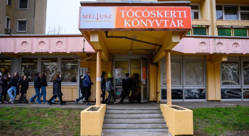 Új helyen nyitotta meg kapuit a tócóskerti könyvtár – fotókkal, videóval