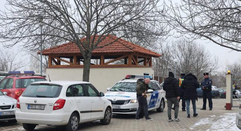 Itt találták meg holtan Dudás Mikit, a rendőrök helyszínelnek