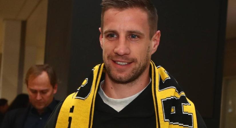 „Fejjel senki sem tudja megállítani, szinte legyőzhetetlen” – Esterházy Márton kifejtette véleményét Varga Barnabásról