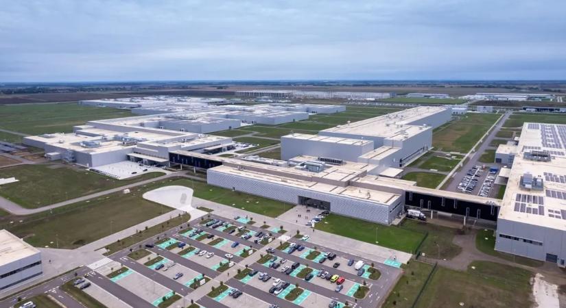 Lángok csaptak fel a BMW debreceni autógyárában