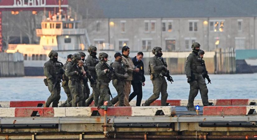 Bilincsbe verve szállították a New York-i bíróságra Nicolas Madurót