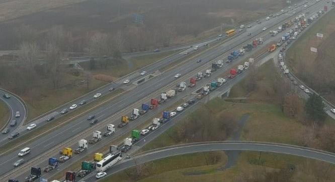 Mészáros Lőrincék miatt is drágul tovább Európa legmagasabb útdíja