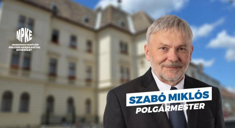 Egy nap alatt leszedték a kormányzati propagandaplakátokat Mosonmagyaróváron, miután a polgármester az eltávolításukat kérte