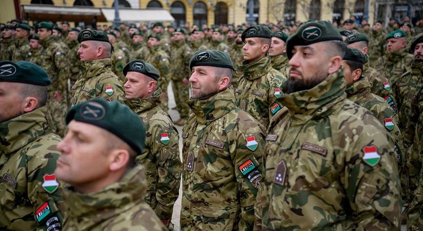 Megbecsülés a katonáknak: jelentősen bővülnek az egyenruhások juttatásai