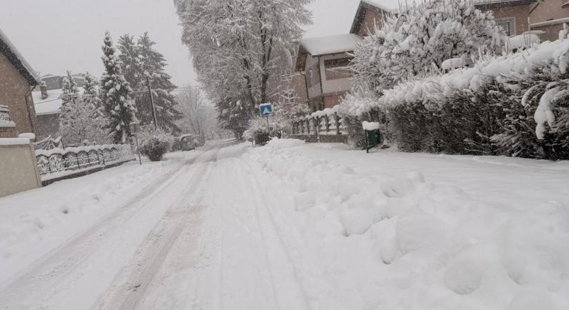 Időjárás: Figyelmeztetések léptek érvénybe havazás, ónos eső és hófúvás miatt VIDEÓ