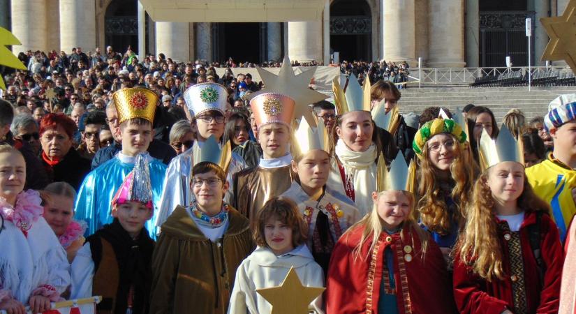 A pápa külön kezet fogott velük, nem mindennapi megtiszteltetés érte a kisteleki betlehemezőket