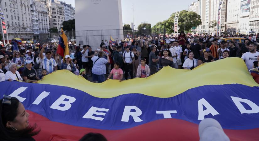 Vannak aki utcára hívják a népet, de a többség kivár. Hogyan tovább Venezuela?