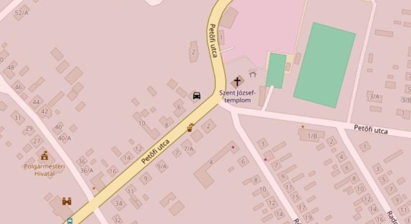 Autóbusz és személyautó ütközött Enesén, lezárták az utcát, reméljük, nincs nagy baj