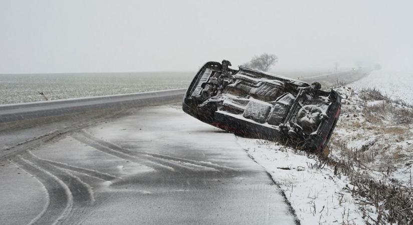 Két helyszínen történt baleset Mezőfalva térségében