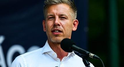 Magyar Péter nyílt levelet ír Ficónak, megszüntetné a csúcsminisztériumokat és a közmédiát is