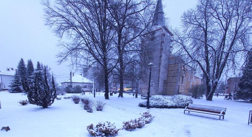 Ez már nem porcukor, durván ellepte a hó a zalai várost (galéria, videó)