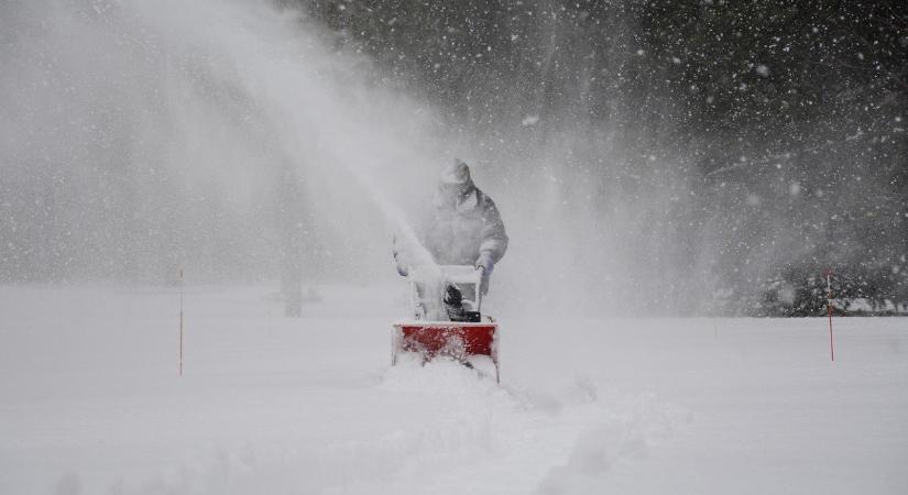 Beszólt Emil Boc a lusta kolozsvári hókotróknak – hírek hétfőn