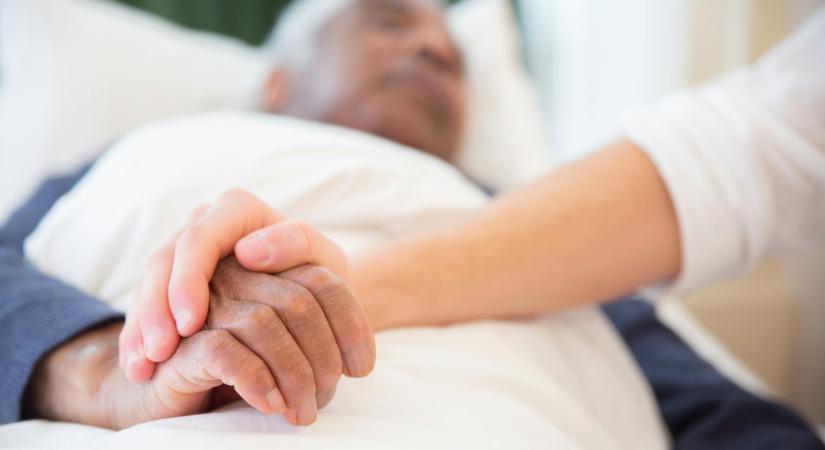 Számít, amit mondunk? Hallanak bennünket vagy sem a haldokló szeretteink?