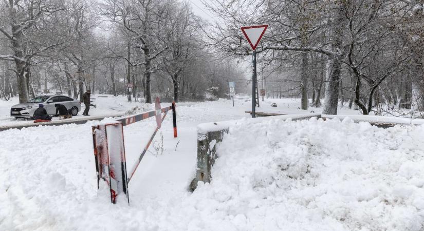 Friss havazás-előrejelzés: narancs riasztással tombol a hó, mutatjuk, mi jön még