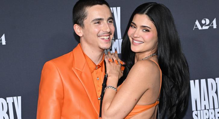 Timothée Chalamet romantikus mondatokat intézett Kylie Jennerhez legújabb díja átvételekor