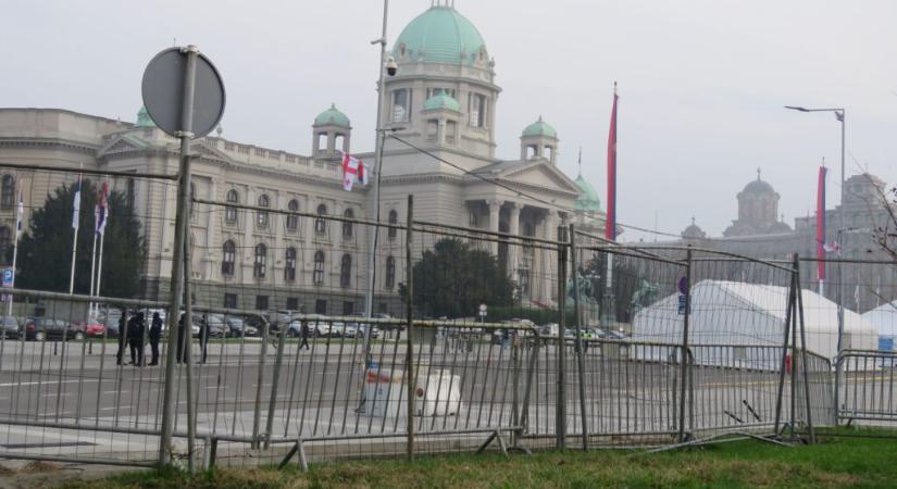 Ćacilend – élt tíz hónapot