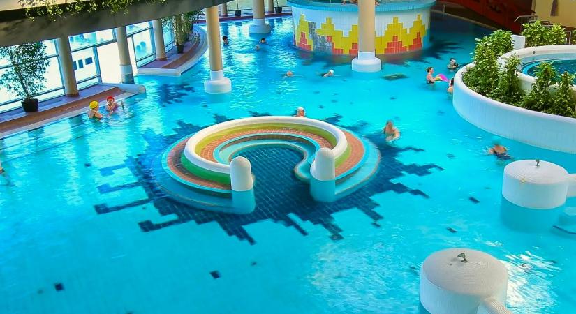 Ritka, de van ilyen: árat csökkent egy nagy élményfürdő