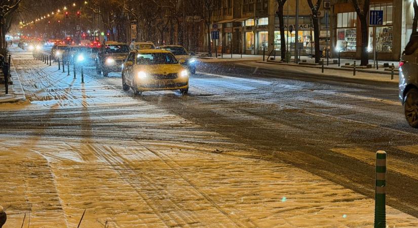 A buszok közlekedésével is gondok vannak a havazás miatt