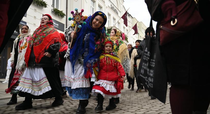 Kárpátalján megrendezték a „Koljadi u sztaromu szeli” fesztivált