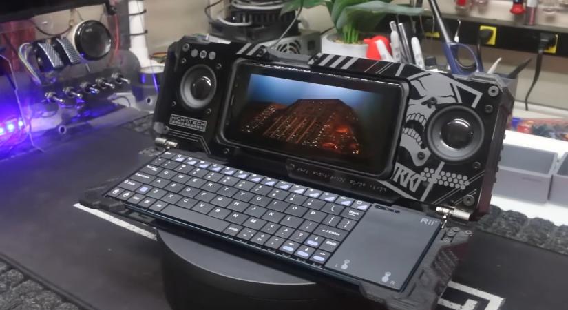 Mobil köré épített zsebre vágható “laptopot” egy modder