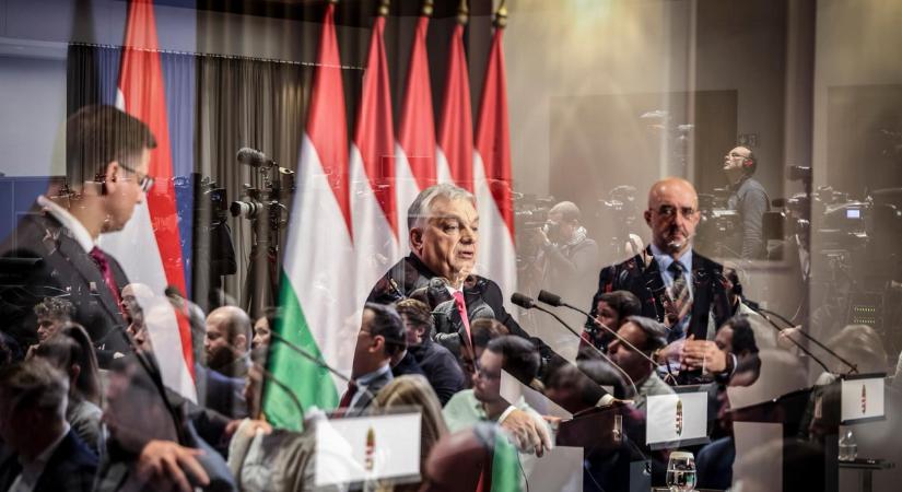 Orbán Viktor: „Keresztűzben” - Fotó