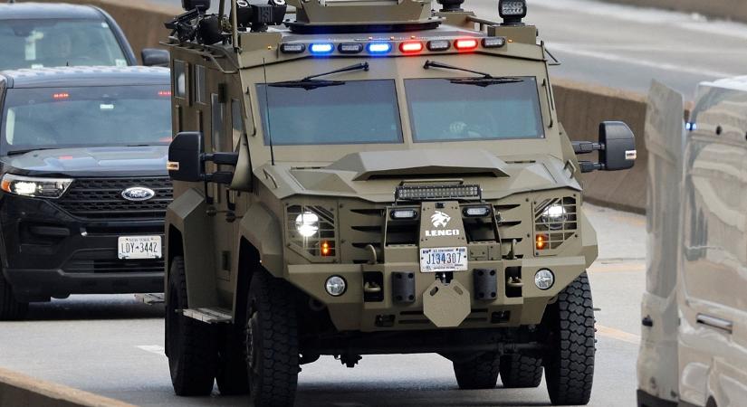 Kék börtönruha, fejhallgató, bilincs – Maduro ártatlannak vallotta magát New Yorkban