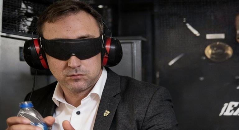 A Kutyapárt is felszállt a Maduro-mémhajóra, a II. kerület polgármesterét „rabolták el”