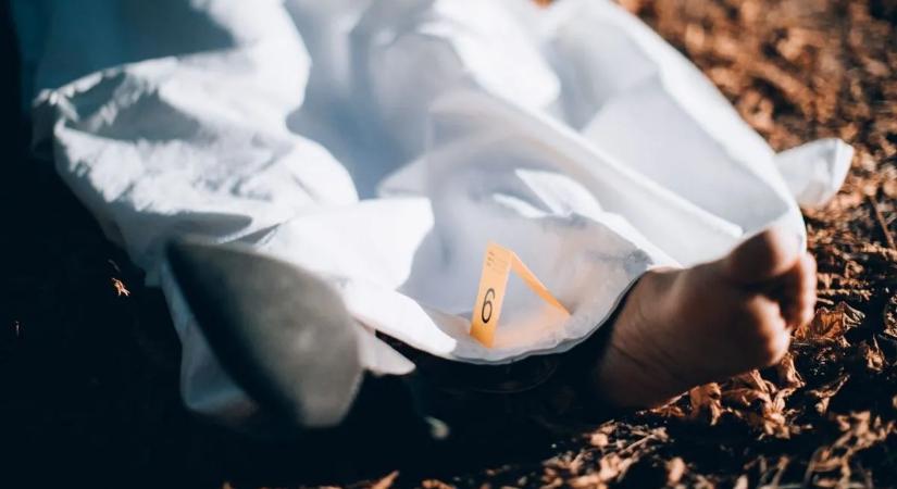 Sokkoló! Napokig lakott együtt halott feleségével egy siófoki férfi