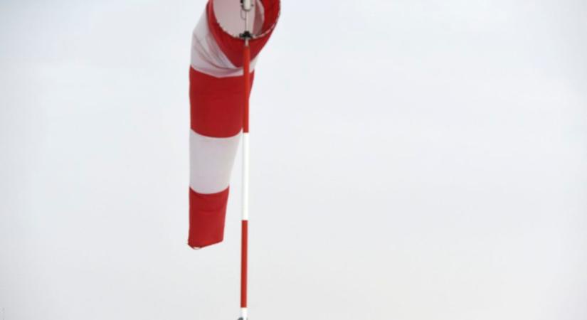 Lecsúszott egy Airbus A320 gép a kifutóról a Liszt Ferenc repülőtéren