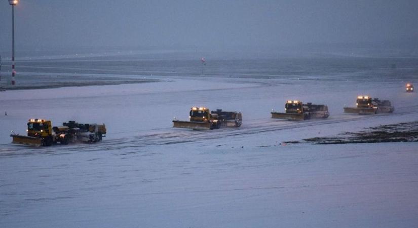 Nagy riadalom támadt Budapesten: lecsúszott egy Airbus A320 repülőgép a kifutóról