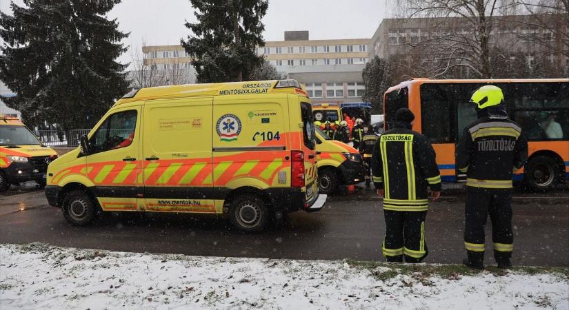 Tömeges rosszullét az iskolában: ez már nem diákcsíny...