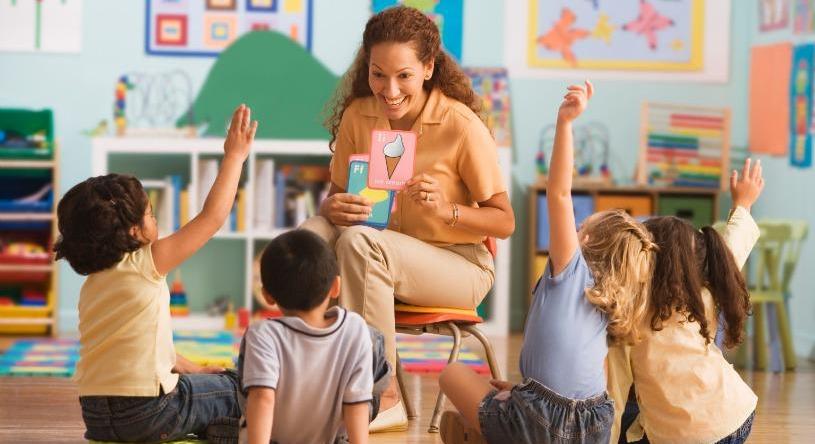 Újabb 10 százalékkal emelkedik a tanítók, a tanárok és az óvónők bére