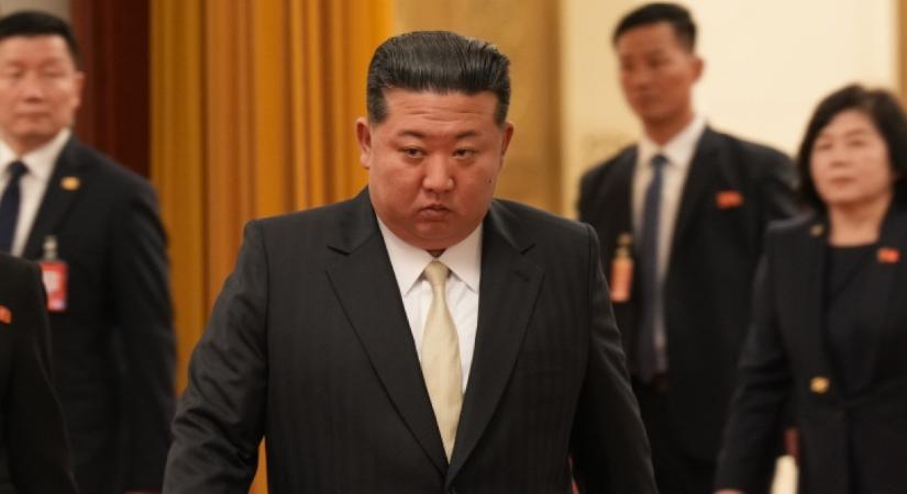 Vallottak az észak-koreai dezertőrök: bizarr, mit kell megtenniük minden reggel Kim Dzsongun katonáinak