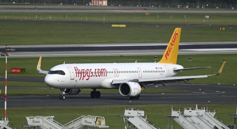 Lecsúszott egy repülőgép a ferihegyi reptér kifutójáról – mi történhetett?