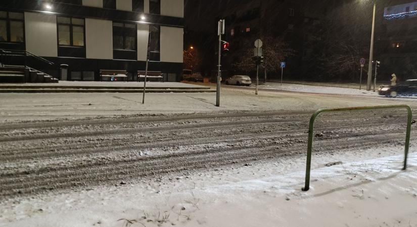 Havazás Dunaújvárosban: mutatjuk, hogyan lehet most közlekedni a belvárosban - videóval