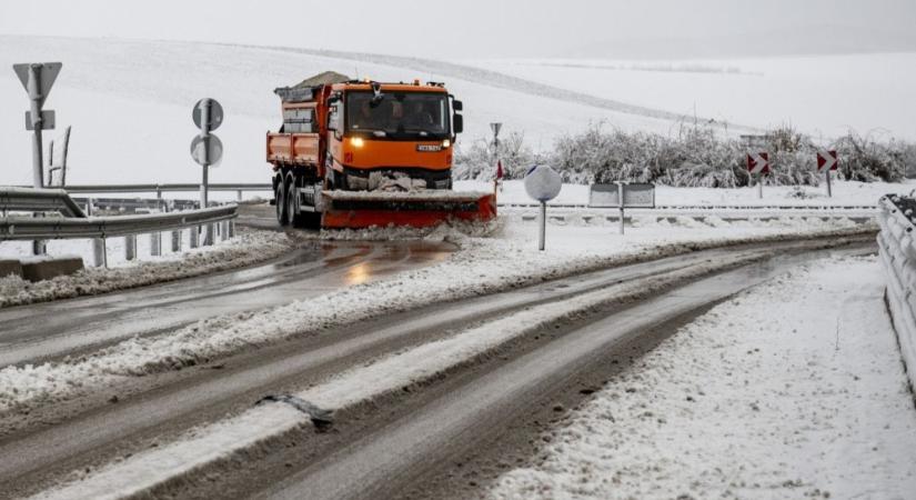 Az időjárás fokozott odafigyelést követel meg a közlekedés résztvevőitől