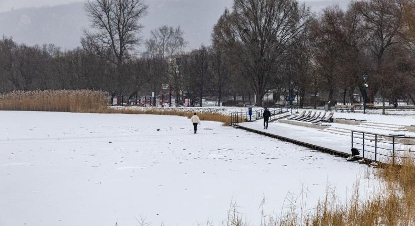 Káprázatos fotókon a frissen lehullott hó